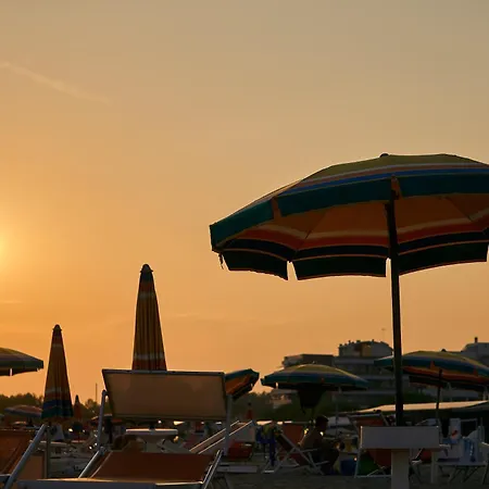 Bright And Cosy In Lido Dei Pini *