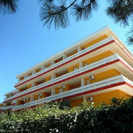 Bright And Cosy In Lido Dei Pini